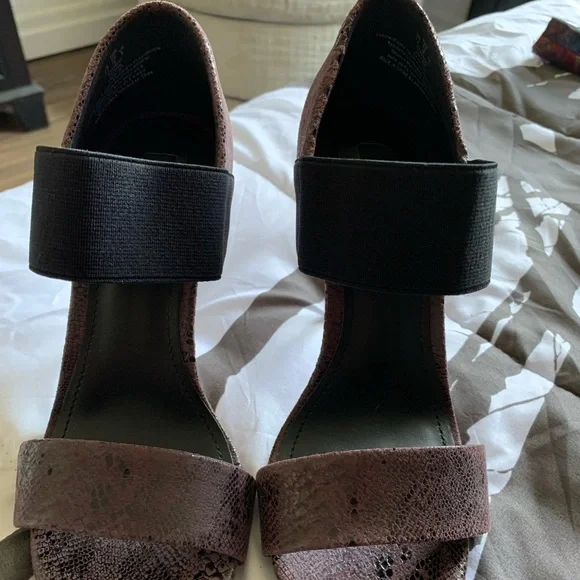 DKNY purple and black heels - Picture 2 of 5